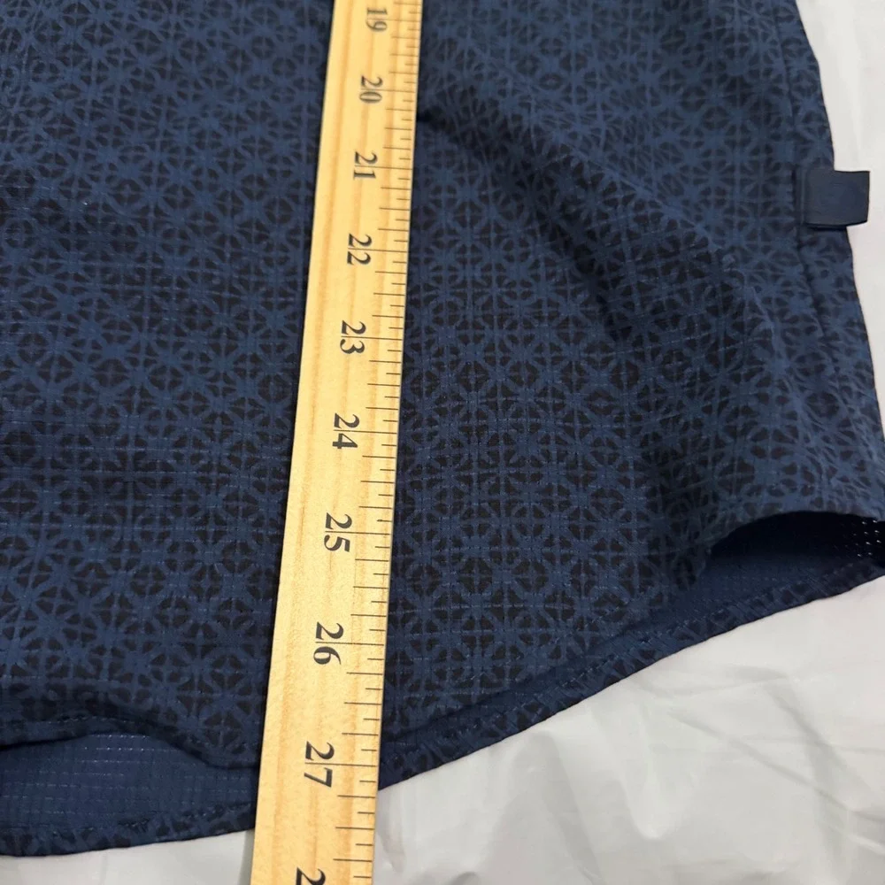Lululemon Mens Airing Easy SS Button Down Shirt M Navy Geometric Print Techwear